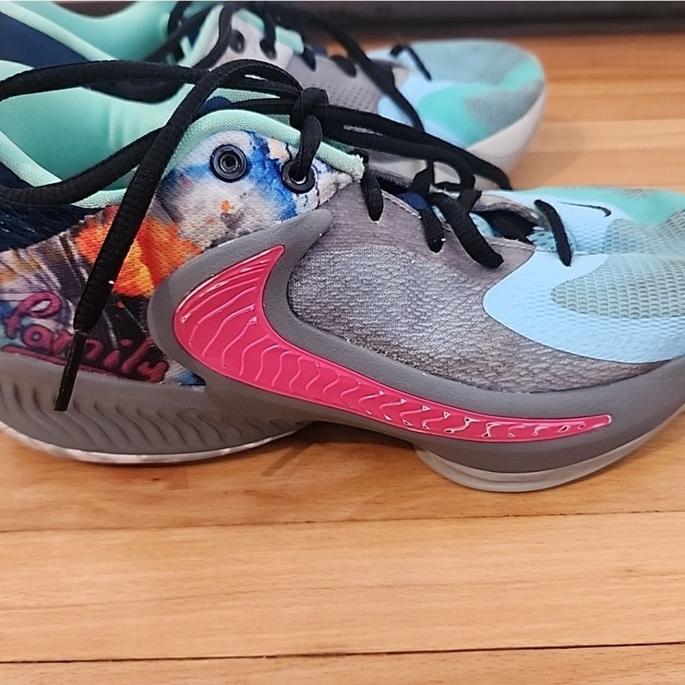 Big Kid's Nike Freak 6.5 SE Smoke Grey/Pinksicle (DQ8040 001) - Picture 4 of 15